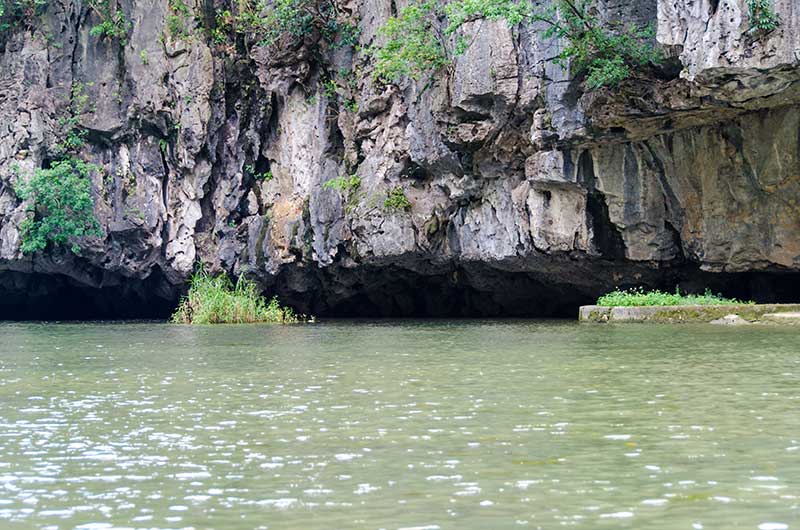 468 - Vietnam - cuevas de Tam Coc